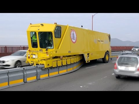 Машина переставляющая бетонные блоки